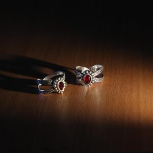 Mini red twisted design toe ring - 4 pair